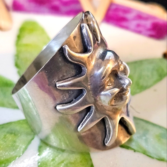 🤩SOLD🤩 Smiling Sun Sterling Silver Cigar Band Ring - Picture 5 of 6